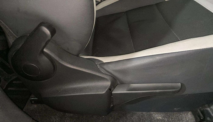 2022 Volkswagen TAIGUN TOPLINE 1.0 TSI MT, Petrol, Manual, 65,373 km, Driver Side Adjustment Panel