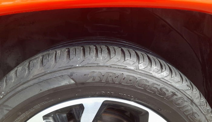 2022 Jeep Compass MODEL S (O) 1.4 PETROL DCT, Petrol, Automatic, 16,313 km, Left Front Tyre Tread