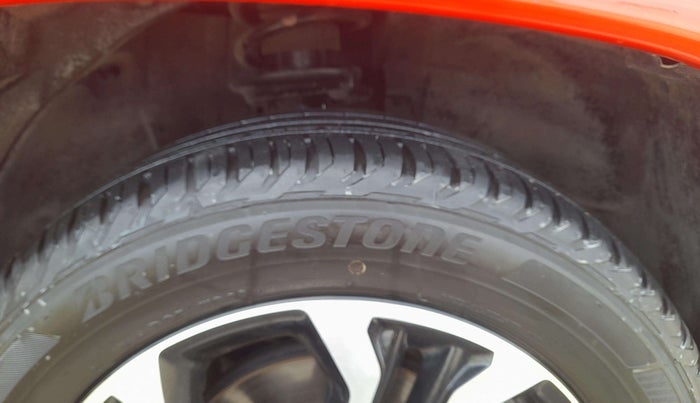 2022 Jeep Compass MODEL S (O) 1.4 PETROL DCT, Petrol, Automatic, 16,313 km, Right Front Tyre Tread
