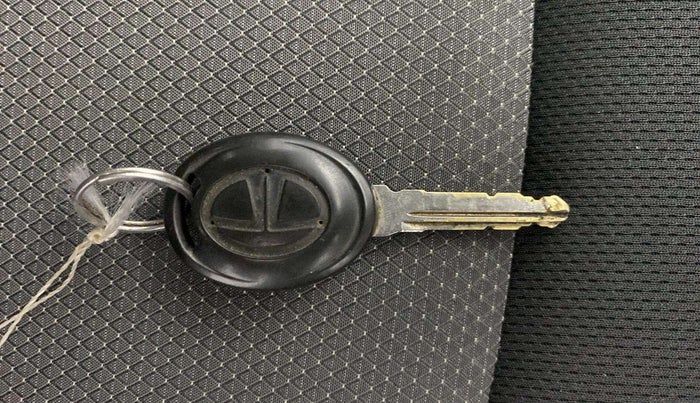 2018 Tata Tiago XE PETROL, Petrol, Manual, 62,095 km, Key Close Up