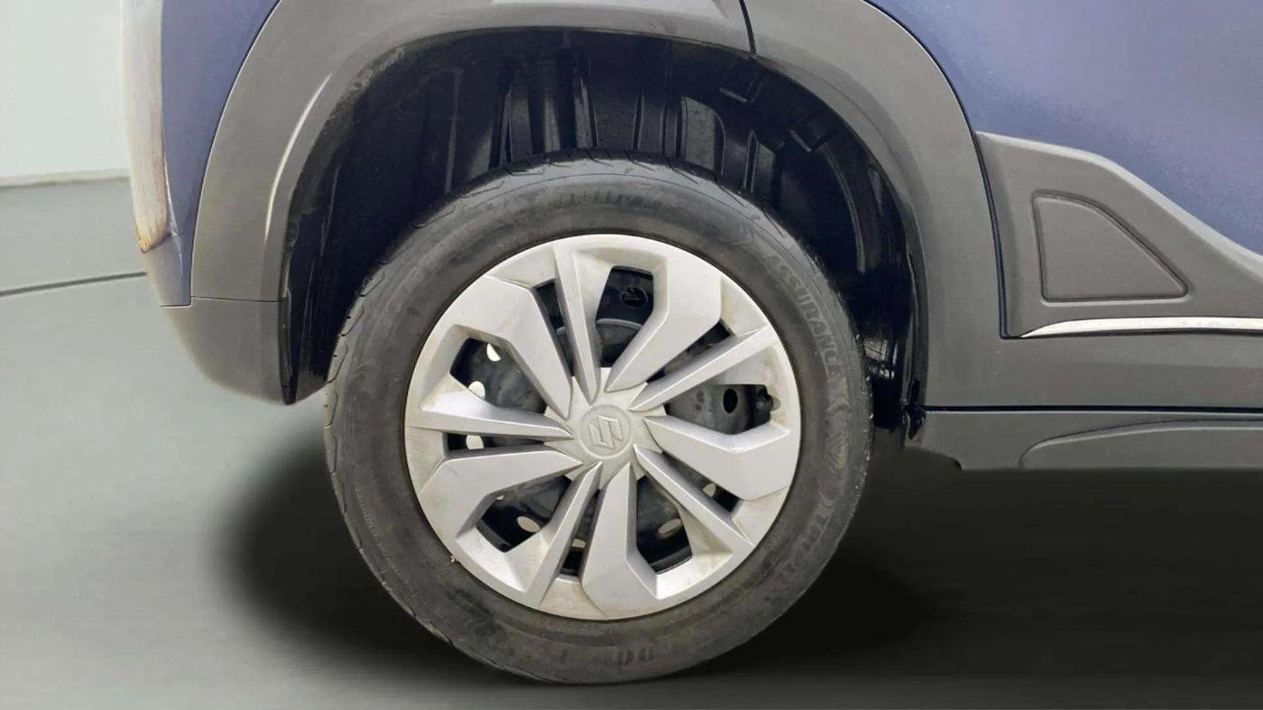 2023 Maruti FRONX DELTA 1.2 MT PETROL, Petrol, Manual, 39,434 km, Right Rear Wheel