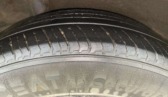 2016 Honda BR-V 1.5L I-VTEC V CVT, CNG, Automatic, 1,40,937 km, Right Rear Tyre Tread