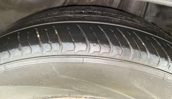 2016 Honda BR-V 1.5L I-VTEC V CVT, CNG, Automatic, 1,40,937 km, Left Rear Tyre Tread