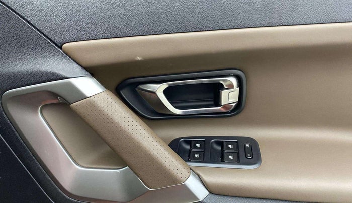 2020 Tata Harrier XZA 2.0L, Diesel, Automatic, 73,471 km, Driver Side Door Panels Control