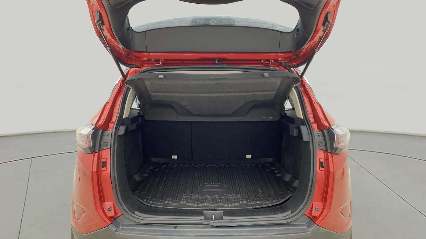 2020 Tata Harrier XZA 2.0L, Diesel, Automatic, 73,471 km, Boot Inside