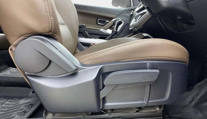 2020 Tata Harrier XZA 2.0L, Diesel, Automatic, 73,471 km, Driver Side Adjustment Panel