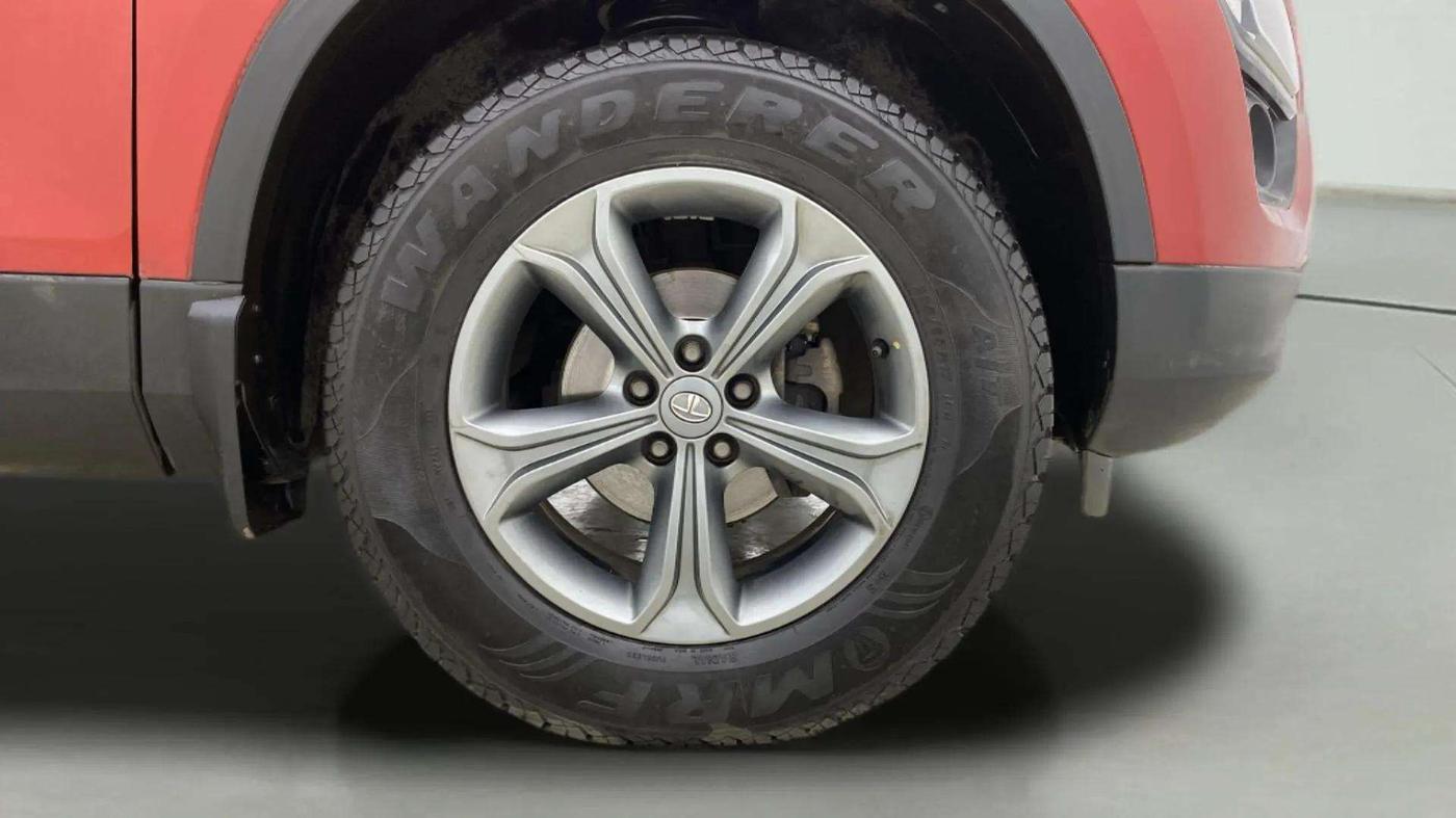 2020 Tata Harrier XZA 2.0L, Diesel, Automatic, 73,471 km, Right Front Wheel