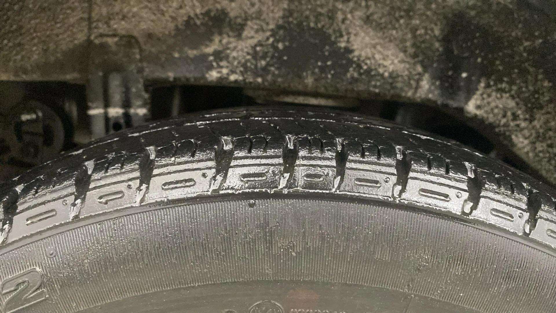 RHS-Rear-Tyre-Tread-19