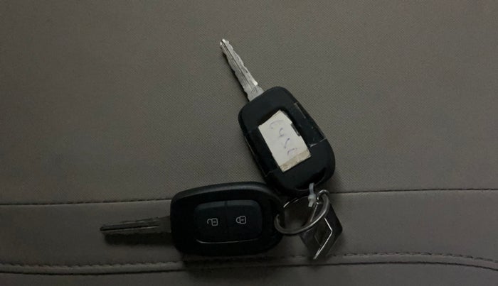 2023 Renault TRIBER RXT, Petrol, Manual, 29,377 km, Key Close Up