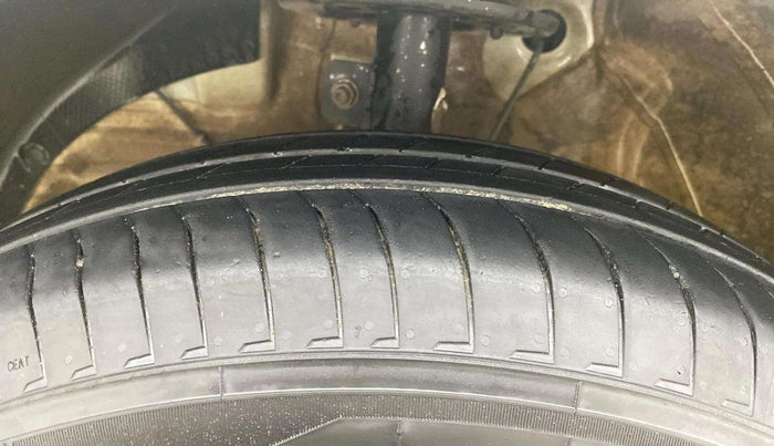 2020 Maruti Swift VXI, Petrol, Manual, 49,564 km, Left Front Tyre Tread