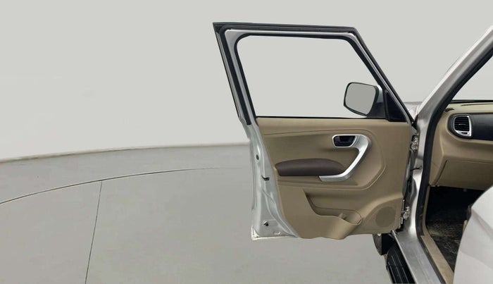 2018 Mahindra TUV300 T8, Diesel, Manual, 63,647 km, LHS Front Door