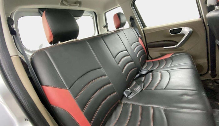 2018 Mahindra TUV300 T8, Diesel, Manual, 63,647 km, Right Side Rear Door Cabin
