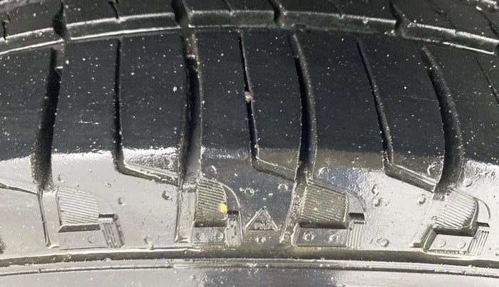 2018 Mahindra TUV300 T8, Diesel, Manual, 63,647 km, Left Rear Tyre Tread