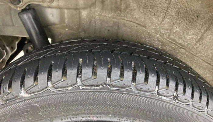 2016 Maruti Wagon R 1.0 VXI AMT, Petrol, Automatic, 55,819 km, Right Rear Tyre Tread
