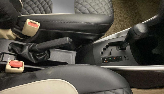 2020 Toyota YARIS J CVT, Petrol, Automatic, 40,424 km, Gear Lever