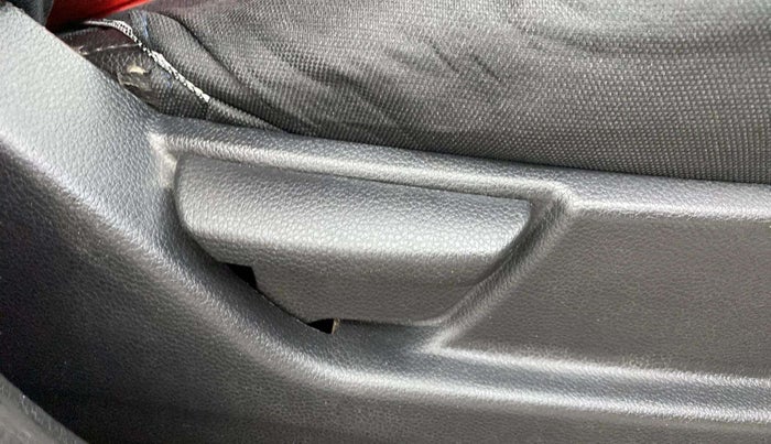 2013 Hyundai Eon D-LITE+, Petrol, Manual, 86,249 km, Driver Side Adjustment Panel