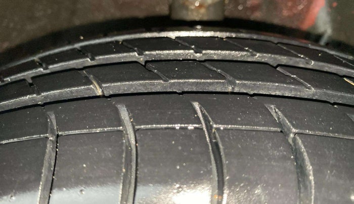 2013 Hyundai Eon D-LITE+, Petrol, Manual, 86,249 km, Right Front Tyre Tread