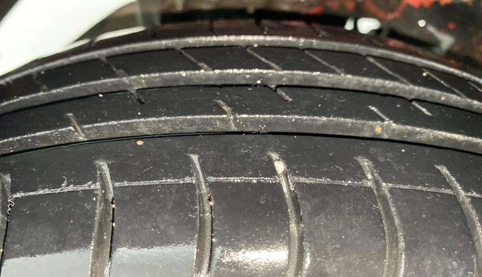 2013 Hyundai Eon D-LITE+, Petrol, Manual, 86,249 km, Right Rear Tyre Tread