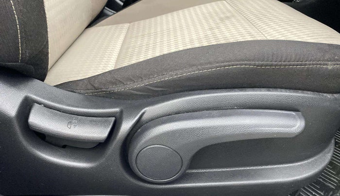 2019 Hyundai Elite i20 ASTA (O) CVT, Petrol, Automatic, 35,665 km, Driver Side Adjustment Panel