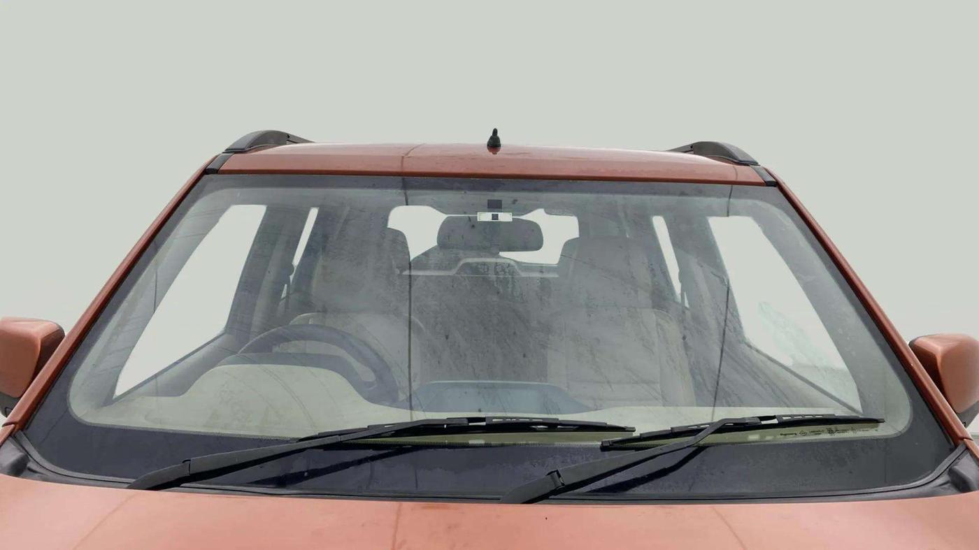 2017 Mahindra TUV300 T8, Diesel, Manual, 1,13,327 km, Front Windshield