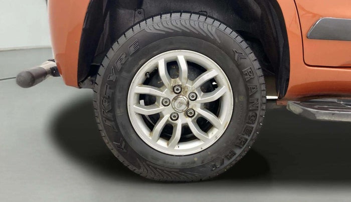 2017 Mahindra TUV300 T8, Diesel, Manual, 1,13,303 km, Right Rear Wheel