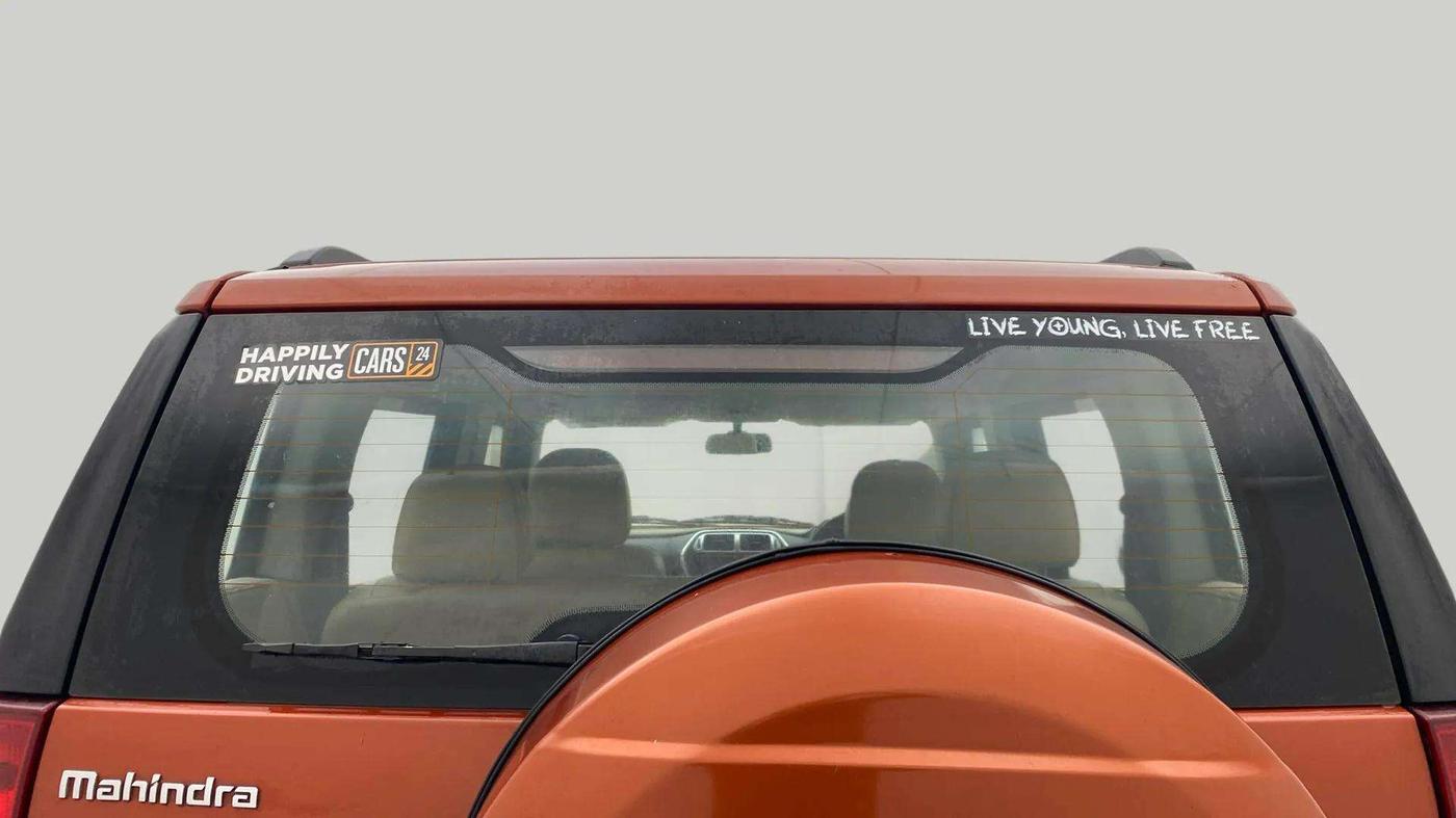 2017 Mahindra TUV300 T8, Diesel, Manual, 1,13,327 km, Rear Windshield