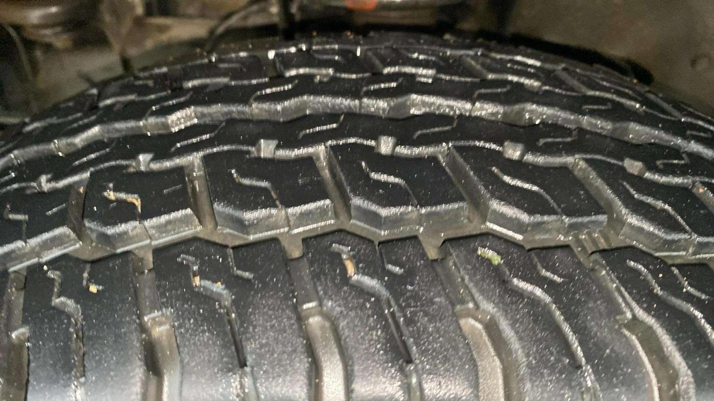 2017 Mahindra TUV300 T8, Diesel, Manual, 1,13,327 km, Left Front Tyre Tread