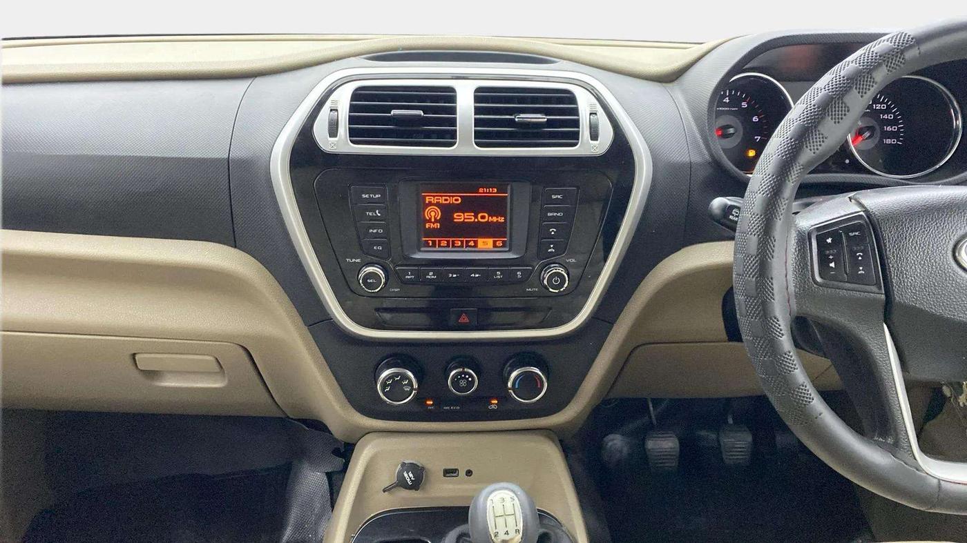 2017 Mahindra TUV300 T8, Diesel, Manual, 1,13,327 km, Air Conditioner