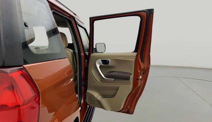 2017 Mahindra TUV300 T8, Diesel, Manual, 1,13,303 km, RHS Rear Door