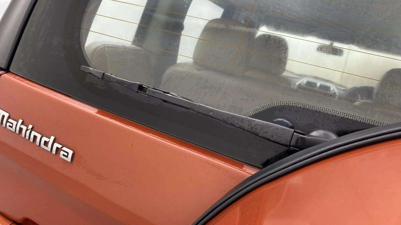 2017 Mahindra TUV300 T8, Diesel, Manual, 1,13,327 km, Rear Wiper