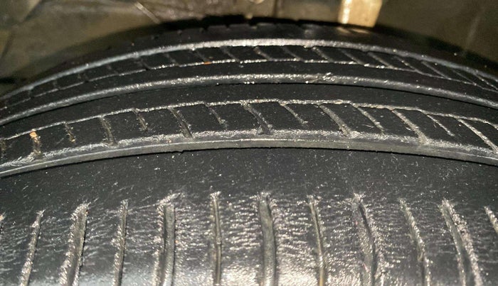 2018 Maruti Baleno DELTA PETROL 1.2, Petrol, Manual, 61,610 km, Left Front Tyre Tread