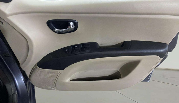 2015 Hyundai i10 SPORTZ 1.1, Petrol, Manual, 52,979 km, Driver Side Door Panels Control