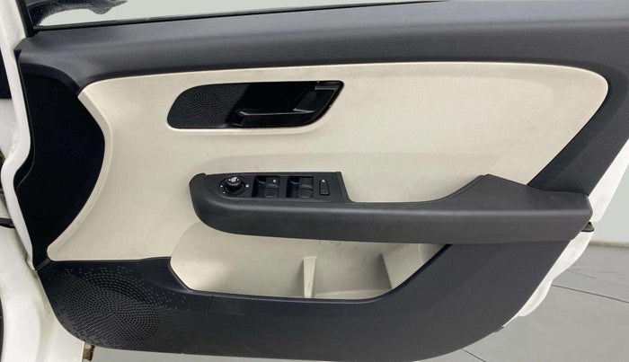 2022 Tata ALTROZ XT I-TURBO PETROL, Petrol, Manual, 32,179 km, Driver Side Door Panels Control
