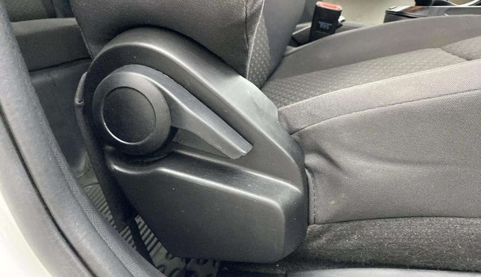 2022 Tata ALTROZ XT I-TURBO PETROL, Petrol, Manual, 32,179 km, Driver Side Adjustment Panel