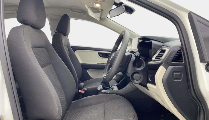 2022 Tata ALTROZ XT I-TURBO PETROL, Petrol, Manual, 32,179 km, Right Side Front Door Cabin