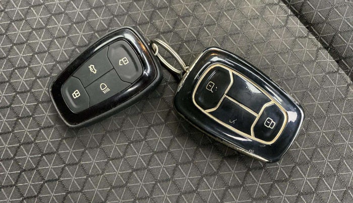 2022 Tata ALTROZ XT I-TURBO PETROL, Petrol, Manual, 32,179 km, Key Close Up