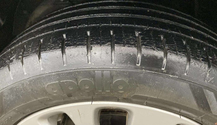 2016 Maruti Baleno ALPHA PETROL 1.2, Petrol, Manual, 43,301 km, Left Rear Tyre Tread