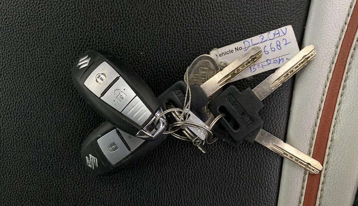 2016 Maruti Baleno ALPHA PETROL 1.2, Petrol, Manual, 43,301 km, Key Close Up