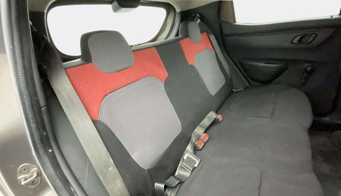 2016 Renault Kwid RXT 0.8, Petrol, Manual, 82,841 km, Right Side Rear Door Cabin