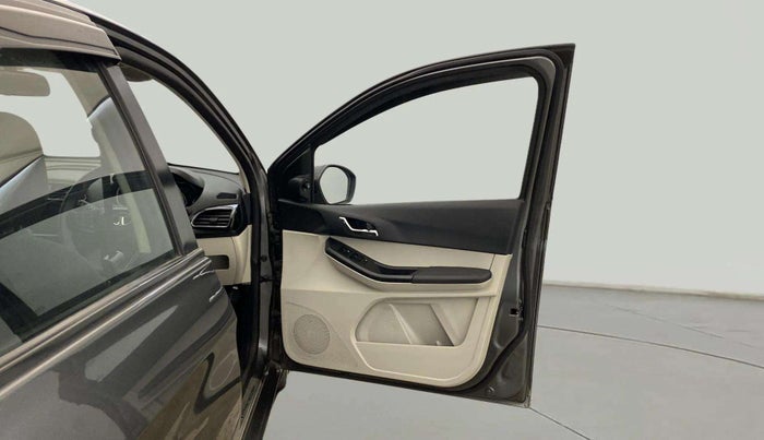 2023 Tata Tiago XZ PLUS CNG, CNG, Manual, 39,394 km, RHS Front Door