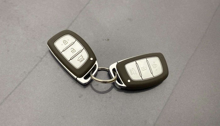 2019 Hyundai Elite i20 ASTA 1.2 (O), Petrol, Manual, 37,595 km, Key Close Up