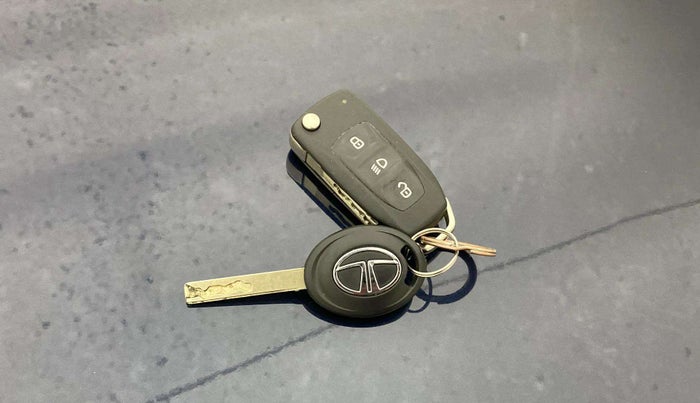 2022 Tata Tiago XZ PLUS PETROL, CNG, Manual, 62,402 km, Key Close Up