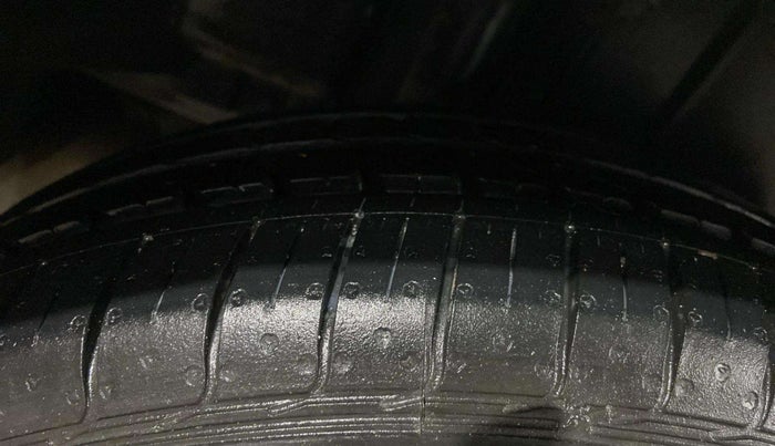 2020 Maruti Ciaz DELTA 1.5 SHVS MT PETROL, Petrol, Manual, 66,689 km, Right Rear Tyre Tread