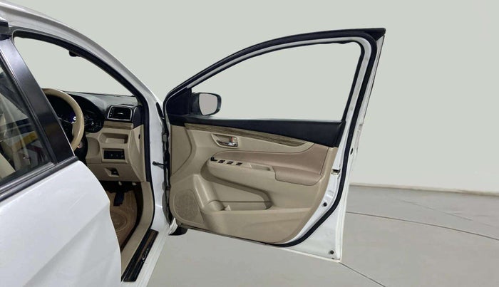 2020 Maruti Ciaz DELTA 1.5 SHVS MT PETROL, Petrol, Manual, 66,689 km, RHS Front Door