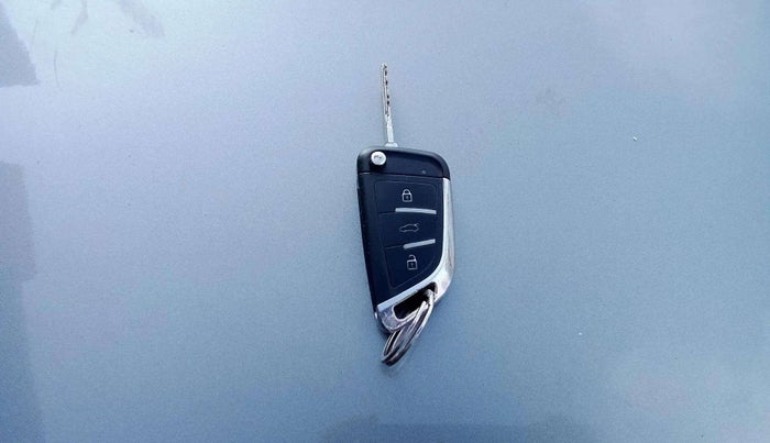 2018 Tata Tiago XT PETROL, Petrol, Manual, 53,144 km, Key Close Up