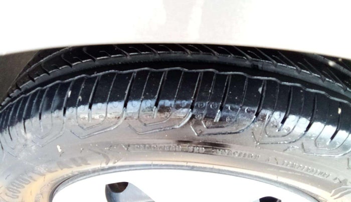 2018 Tata Tiago XT PETROL, Petrol, Manual, 53,144 km, Right Front Tyre Tread