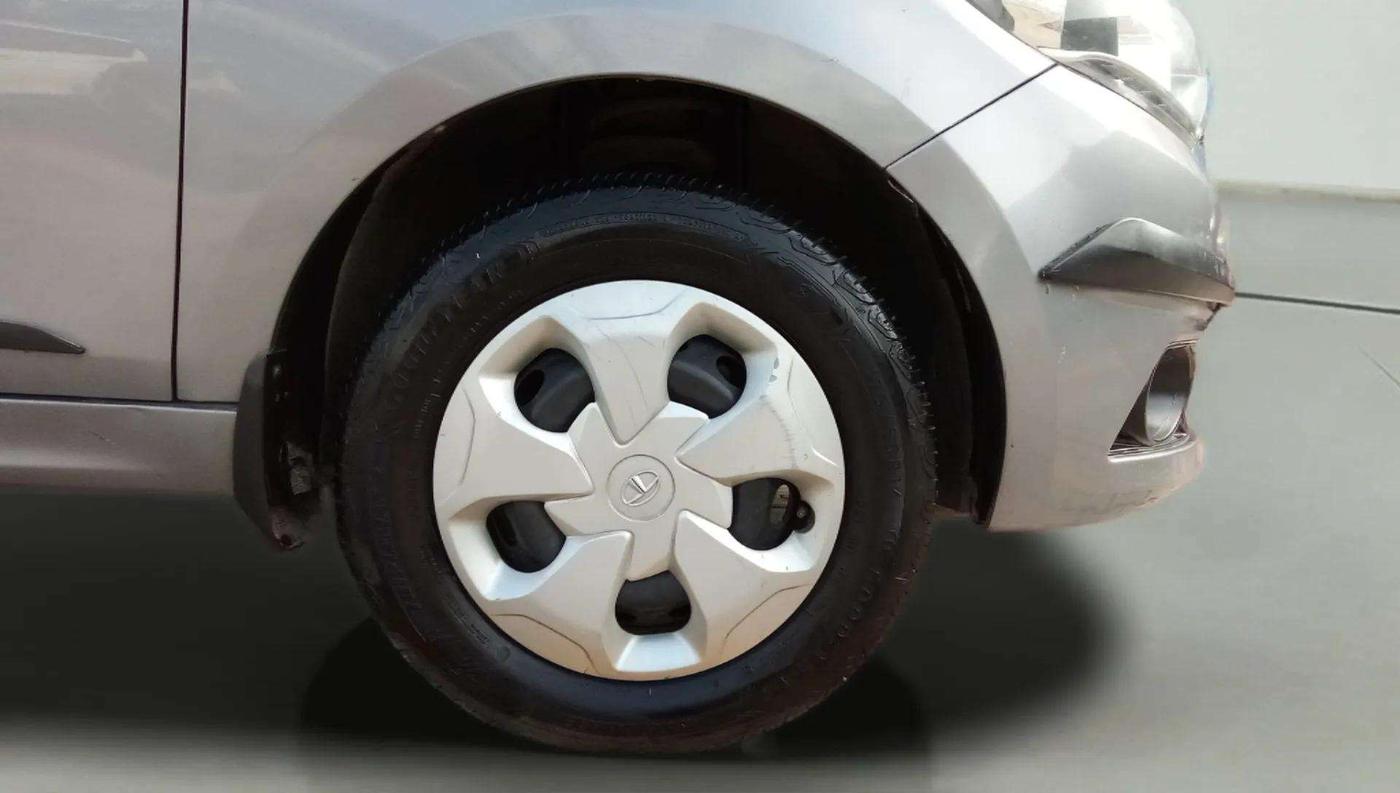 2018 Tata Tiago XT PETROL, Petrol, Manual, 53,144 km, Right Front Wheel