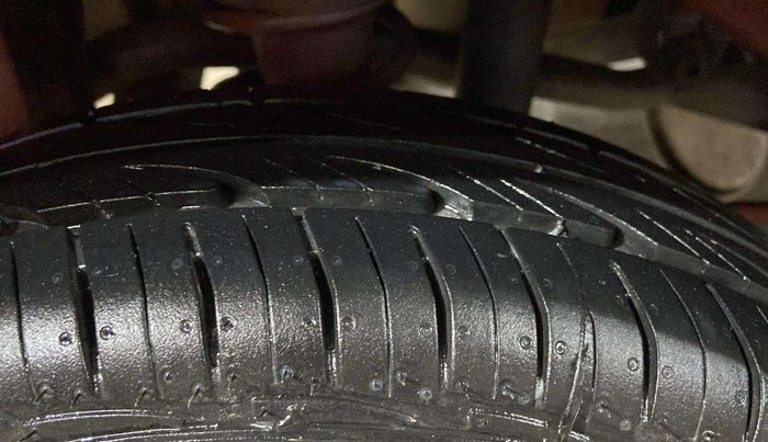 2016 Maruti Alto 800 LXI, Petrol, Manual, 27,200 km, Right Rear Tyre Tread