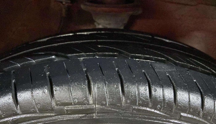 2016 Maruti Alto 800 LXI, Petrol, Manual, 27,200 km, Right Front Tyre Tread