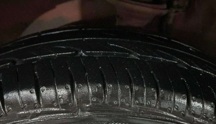 2016 Maruti Alto 800 LXI, Petrol, Manual, 27,200 km, Left Front Tyre Tread